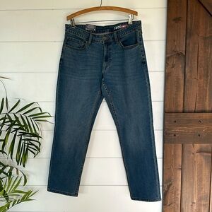 NWT IZOD Straight Fit Men's Jeans Comfort Stretch size 34 x 30 G32